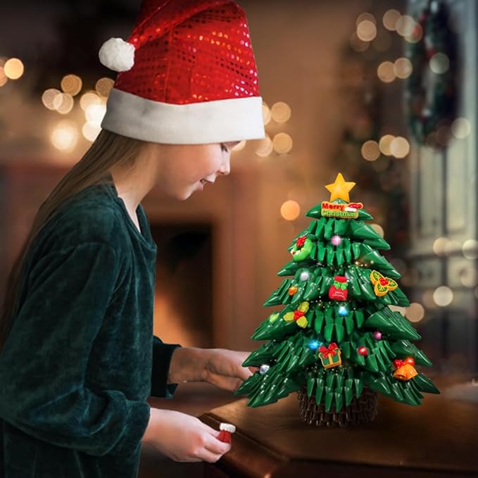 Christmas Fantasy Build Set - Mini Christmas Tree & Santa - Building Toys - Gifts for Kids, Boys & Girls, Ages 6+ - Interlocking Block Sets