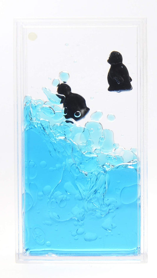 Mini Liquid Penguin Motion Paperweight – Fun Desk Ornament with Floating Penguin